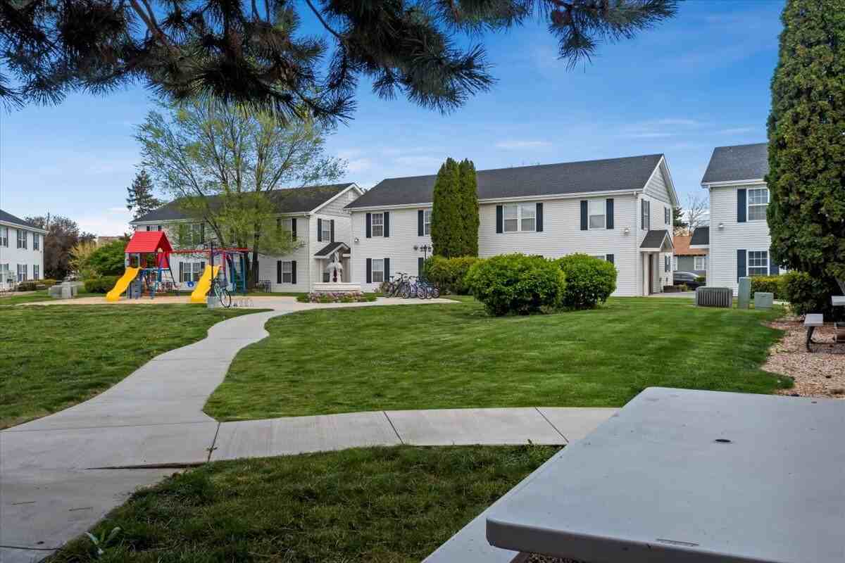 122 Davis Ave - Photo 5 of 24