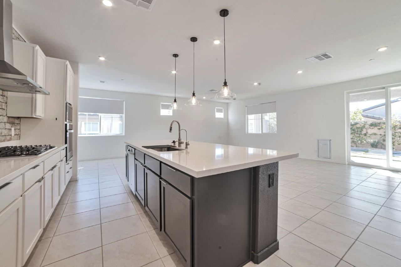 10937 Parsley Ave - Photo 2 of 40