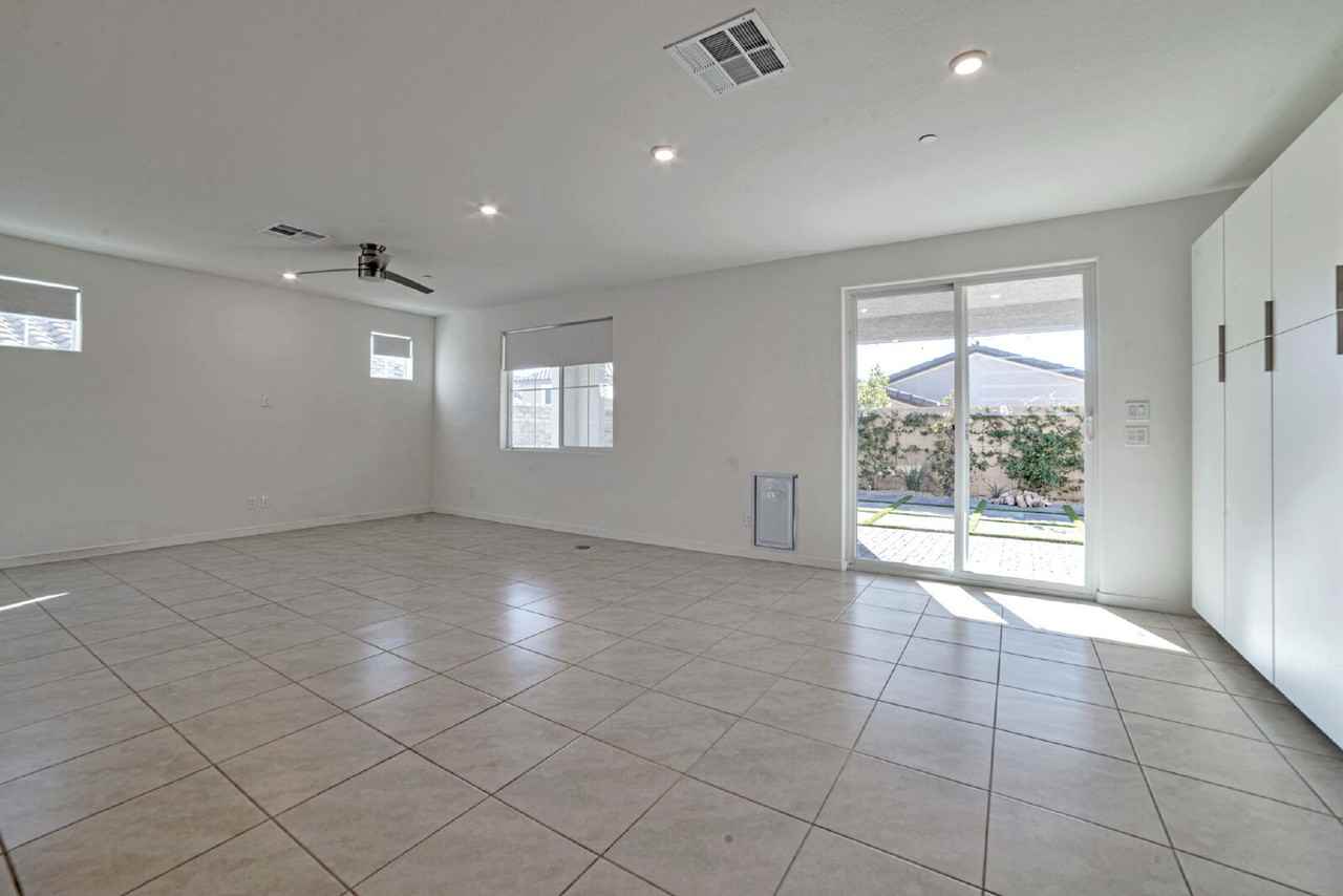 10937 Parsley Ave - Photo 6 of 40