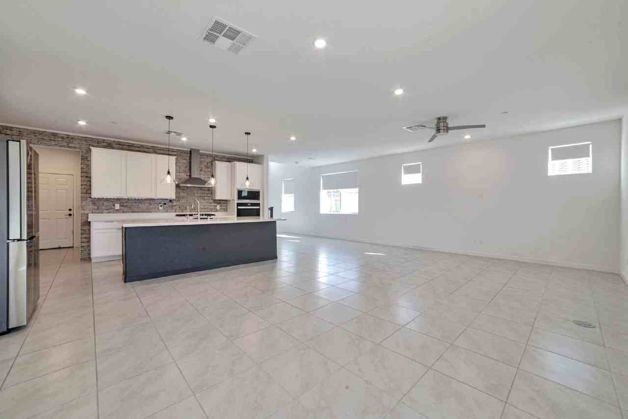 10937 Parsley Ave - Photo 7 of 40