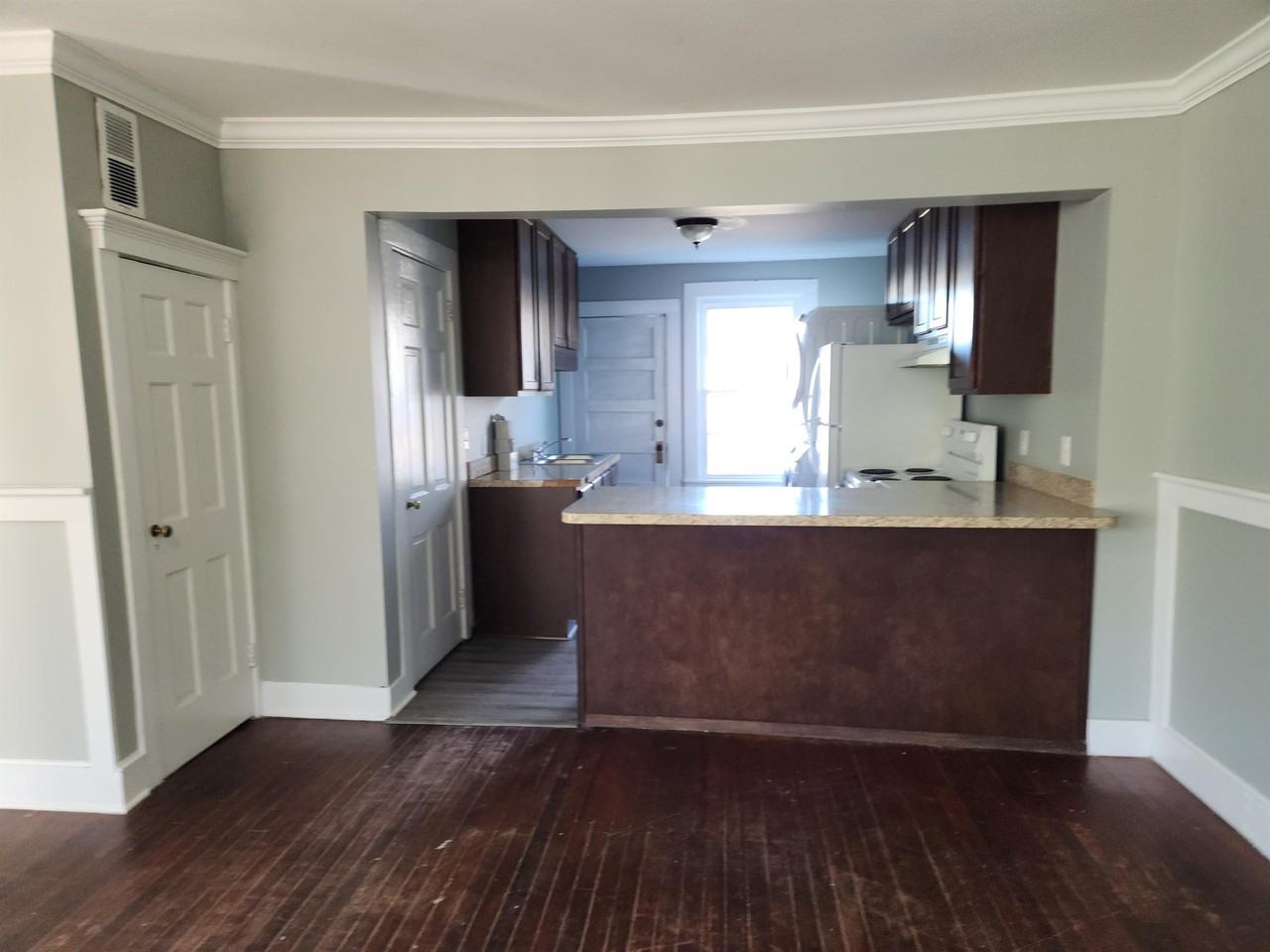 132 Euclid St - Photo 5 of 11