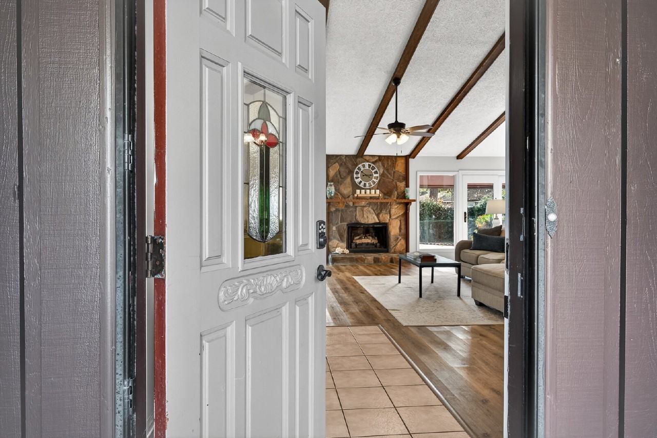 5 Dorchester Ct - Photo 3 of 34