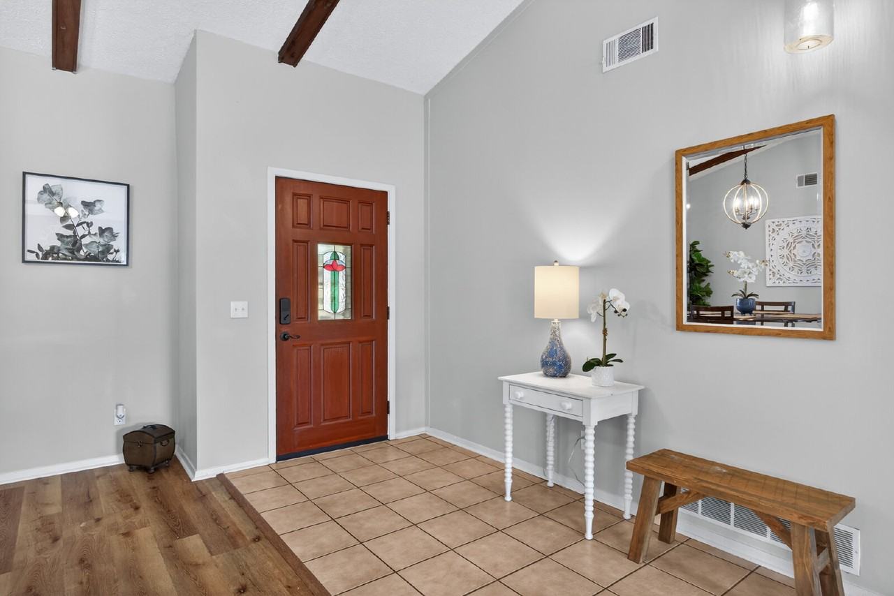 5 Dorchester Ct - Photo 4 of 34