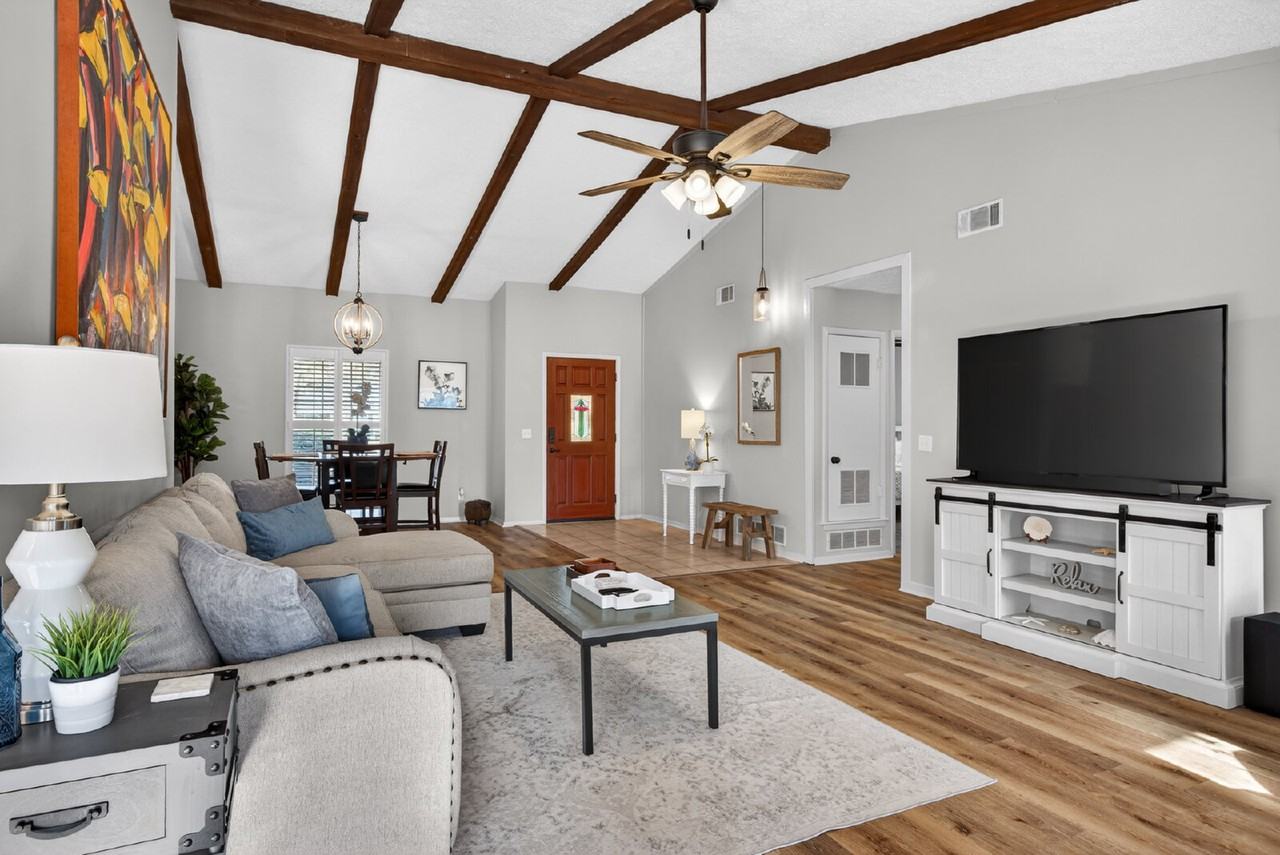 5 Dorchester Ct - Photo 6 of 34