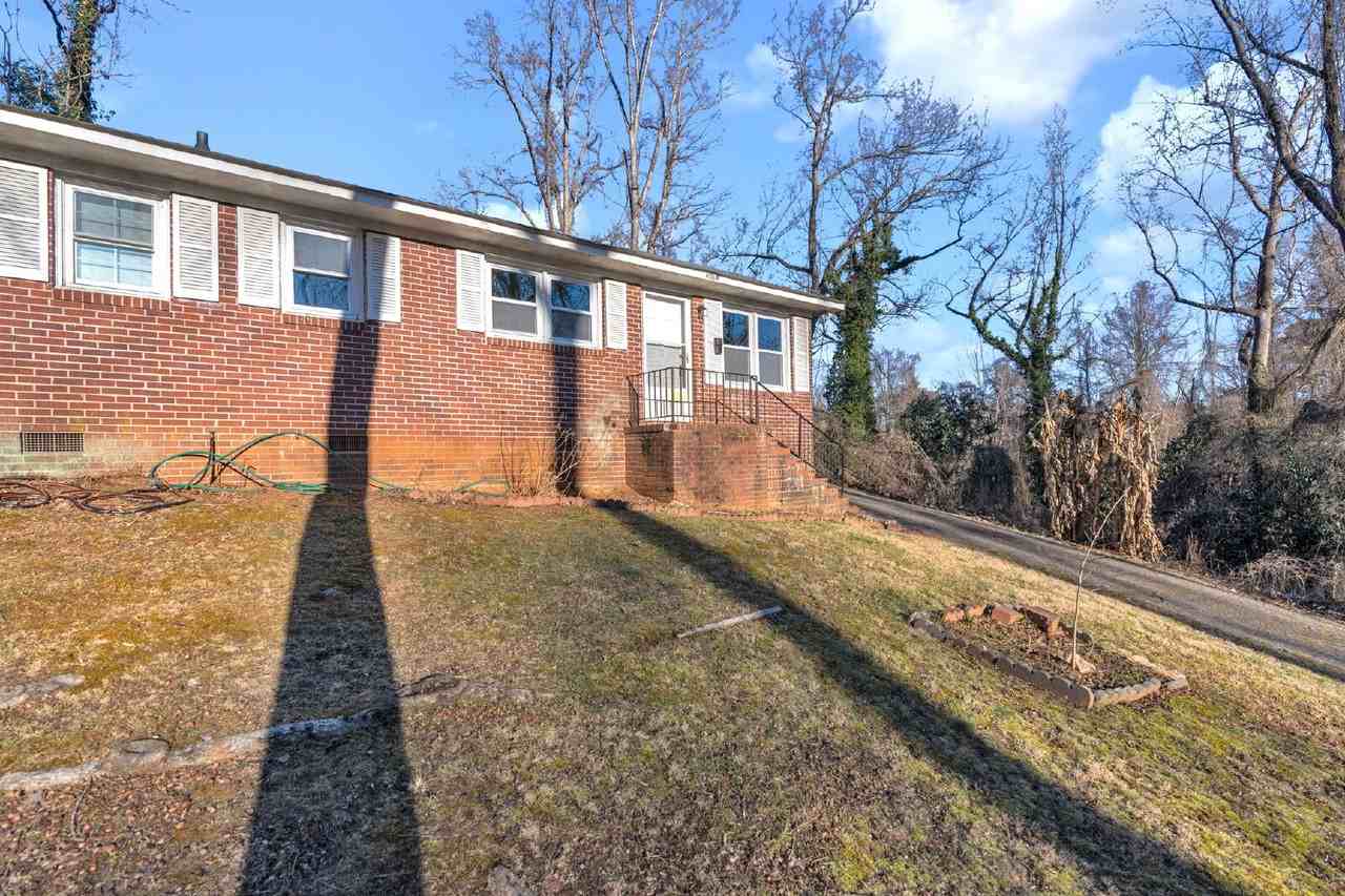 408 Yardley Ct Unit B - Photo 3 of 27