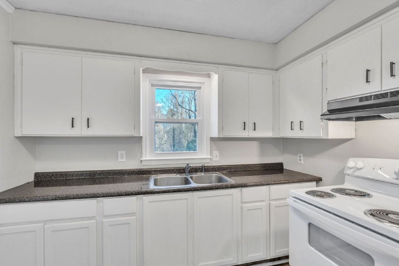 408 Yardley Ct Unit B - Photo 7 of 27