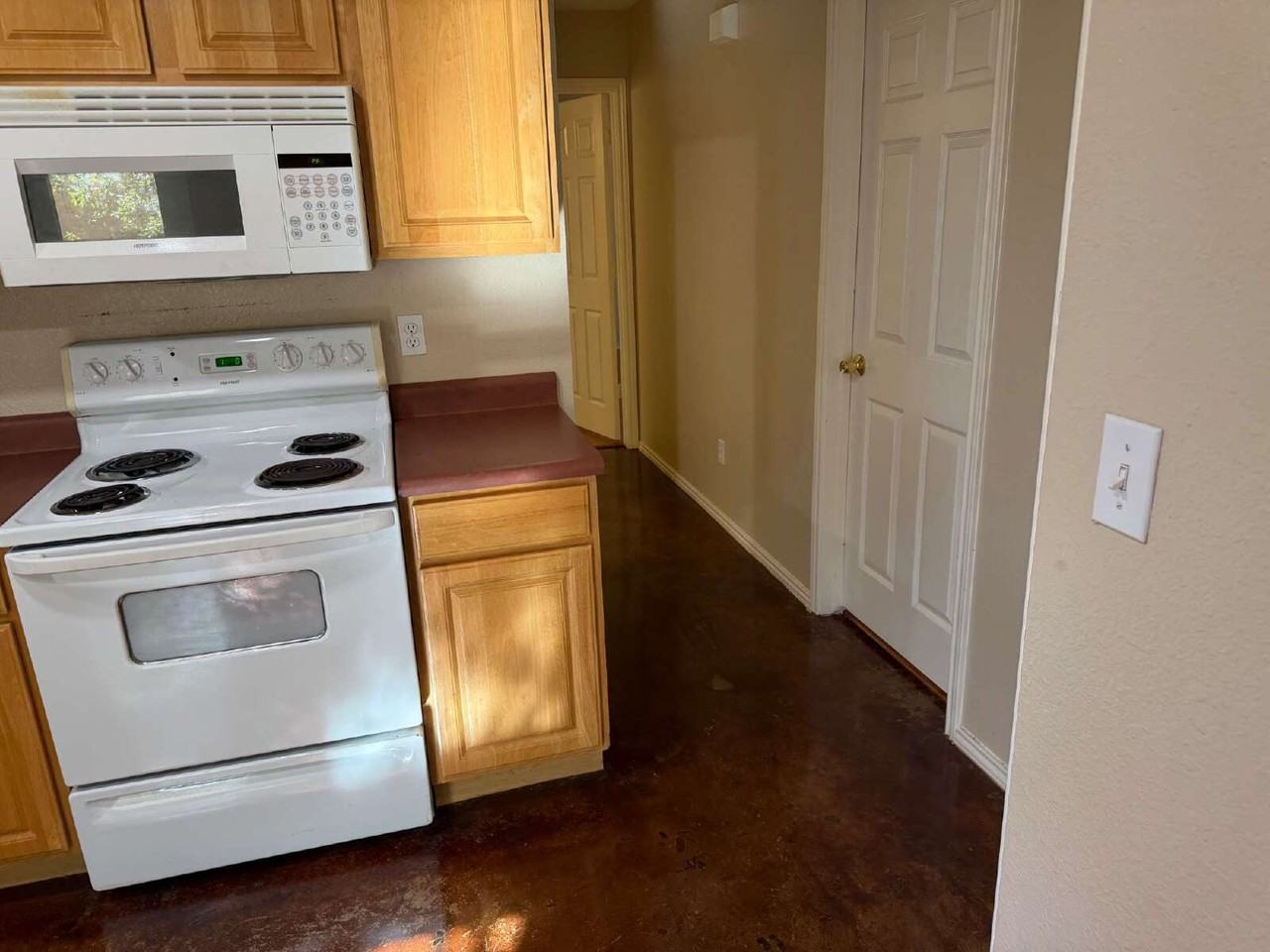 17002 Silverwood Dr #1 - Photo 6 of 20