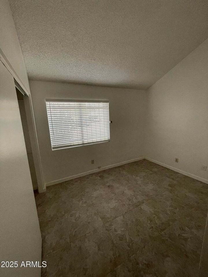 6316 N 47th Ave - Photo 6 of 13