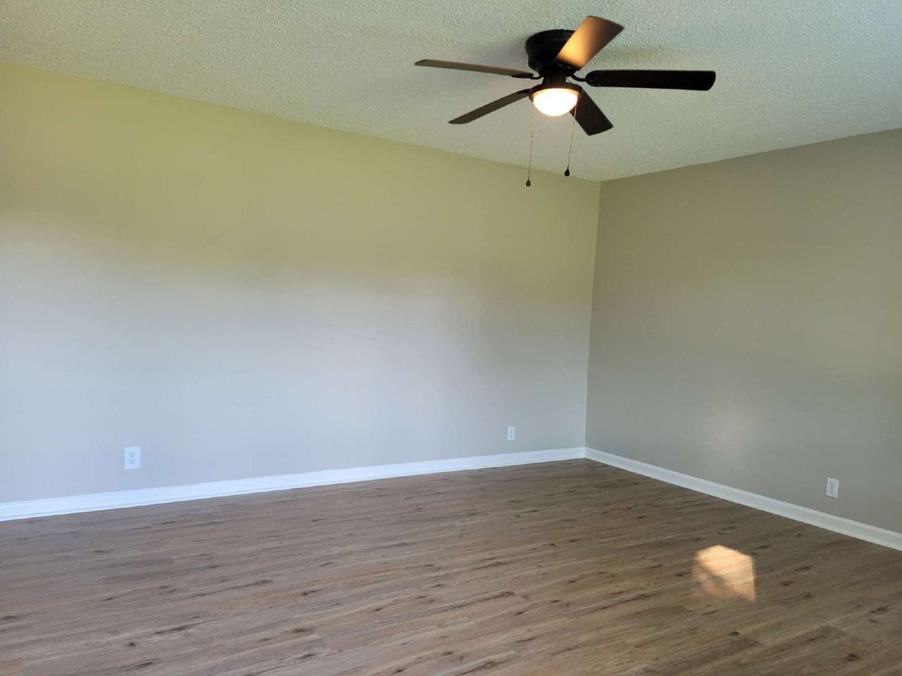 212 Staggs Dr - Photo 6 of 29