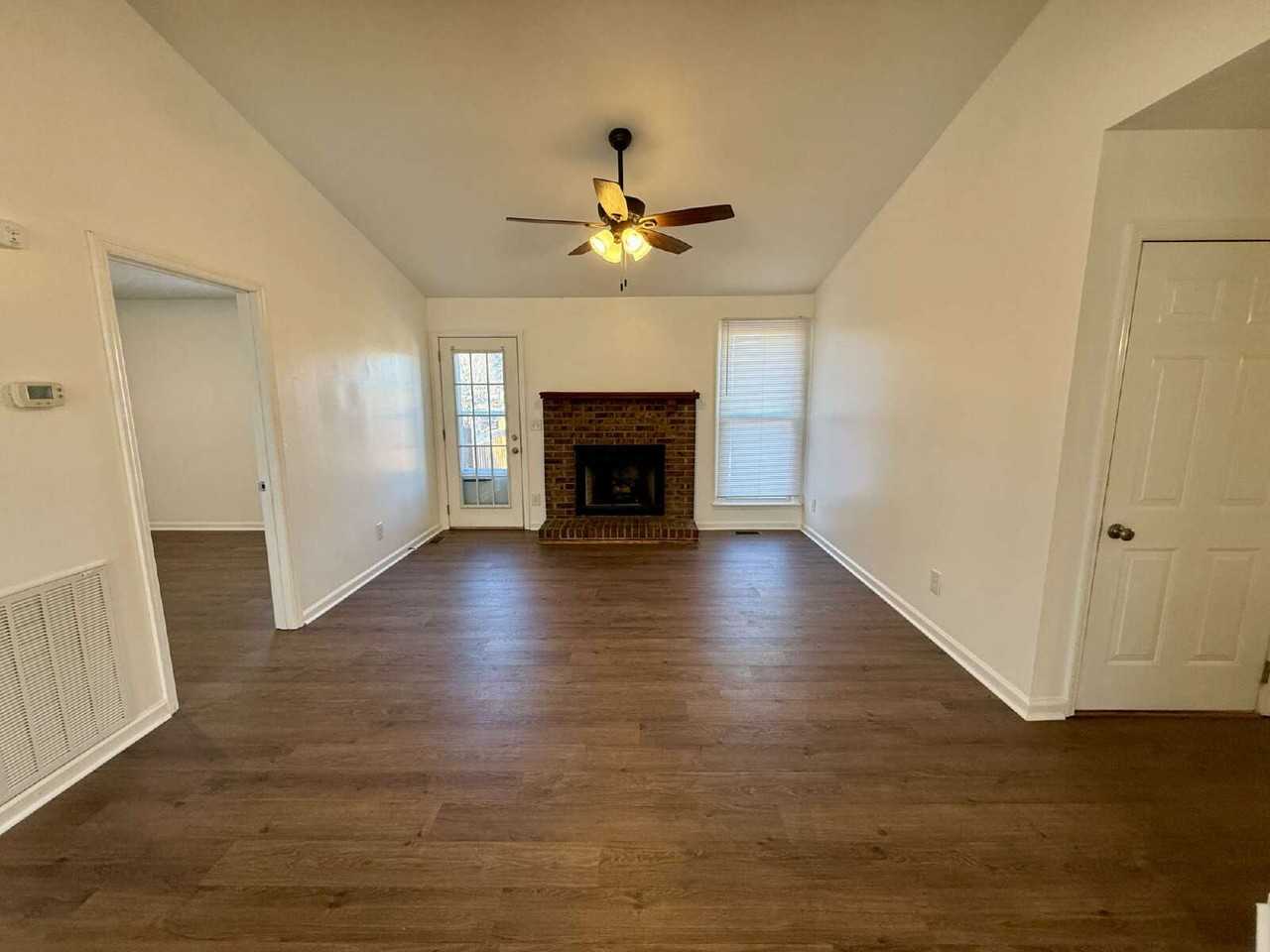 3902 N Hillwood Ct - Photo 3 of 14