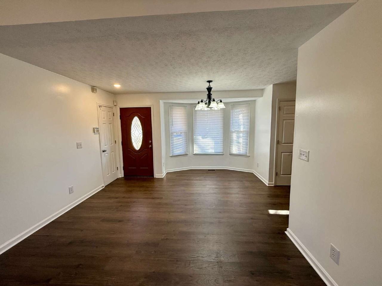 3902 N Hillwood Ct - Photo 4 of 14