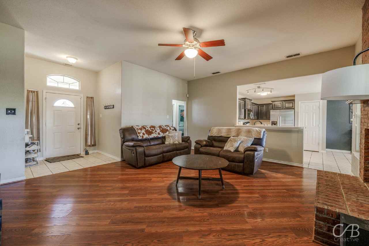 4009 Georgetown Dr - Photo 3 of 33