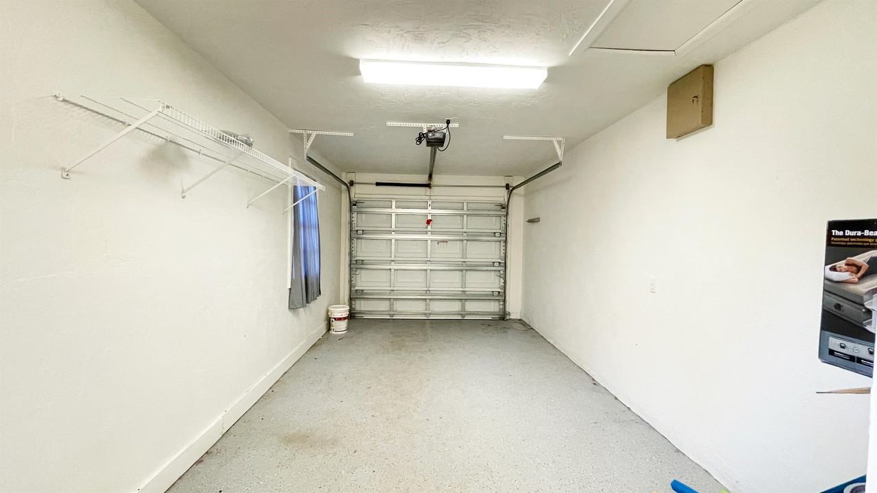 913 Se Browning Ave - Photo 3 of 31