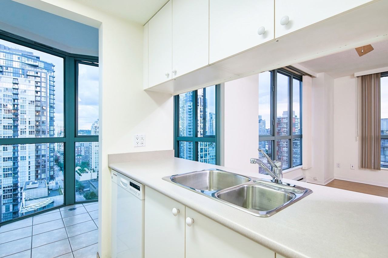 1188 Howe St #1804 - Photo 4 of 20