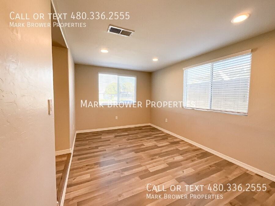 2241 W Clarendon Ave - Photo 4 of 16