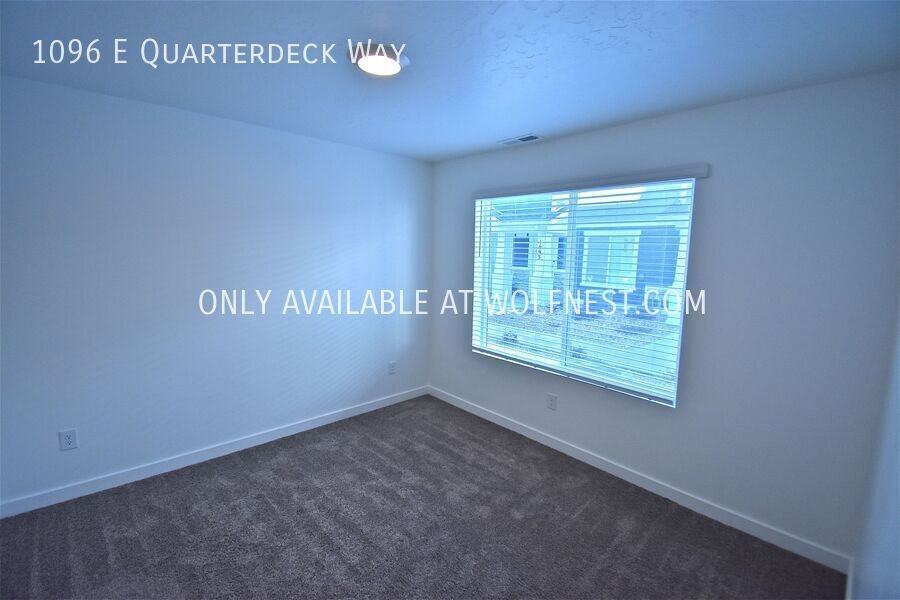 1096 E Quarterdeck Way - Photo 3 of 32