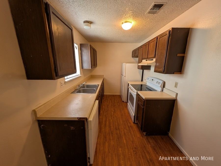 1401 Clyde St #B - Photo 6 of 15