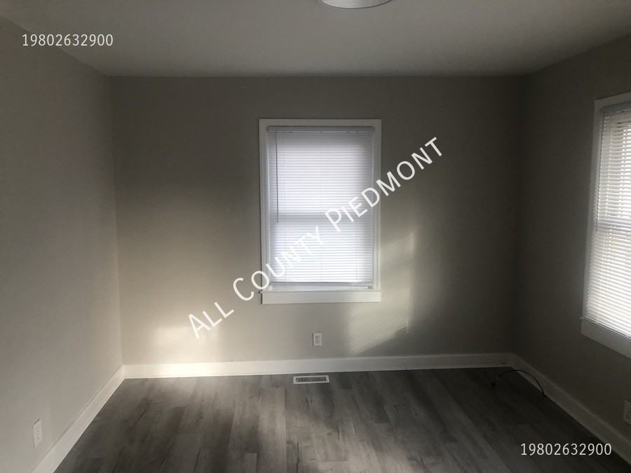 1028 Rodey Ave - Photo 3 of 9