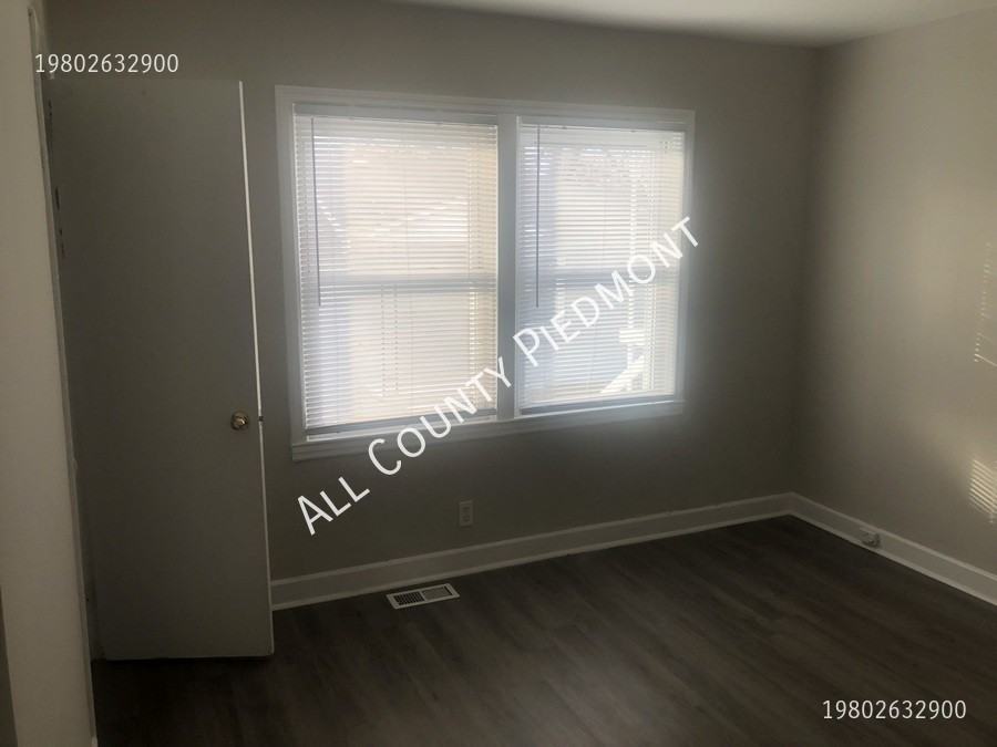 1028 Rodey Ave - Photo 5 of 9