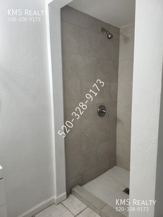 256 W Ohio St #B - Photo 6 of 11