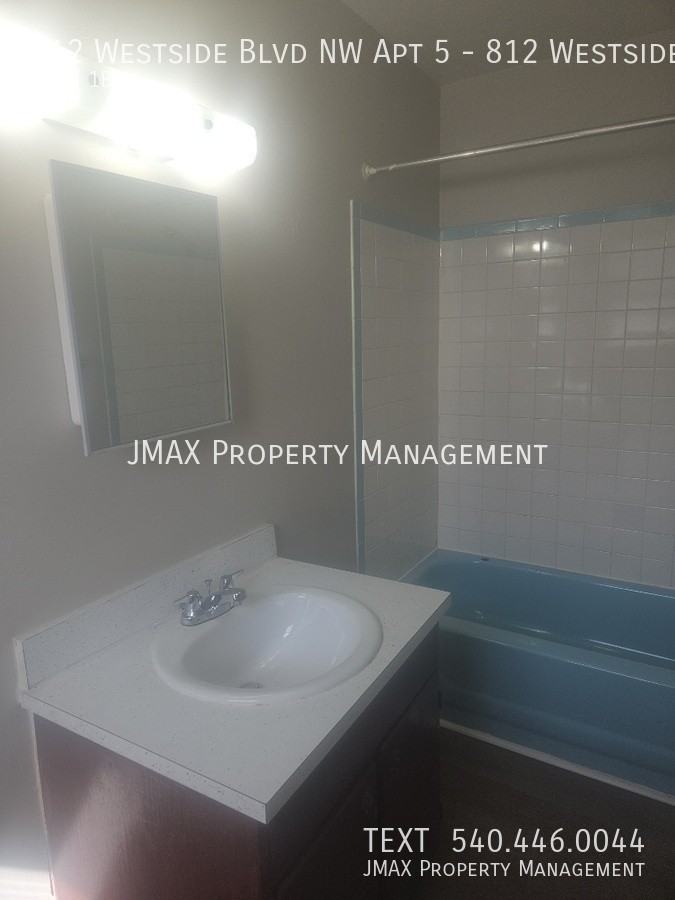 812 Westside Blvd Nw Apt 5 - Photo 2 of 8