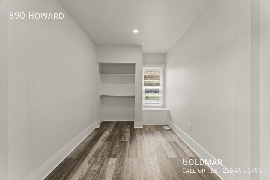 890 Howard Ave - Photo 6 of 11