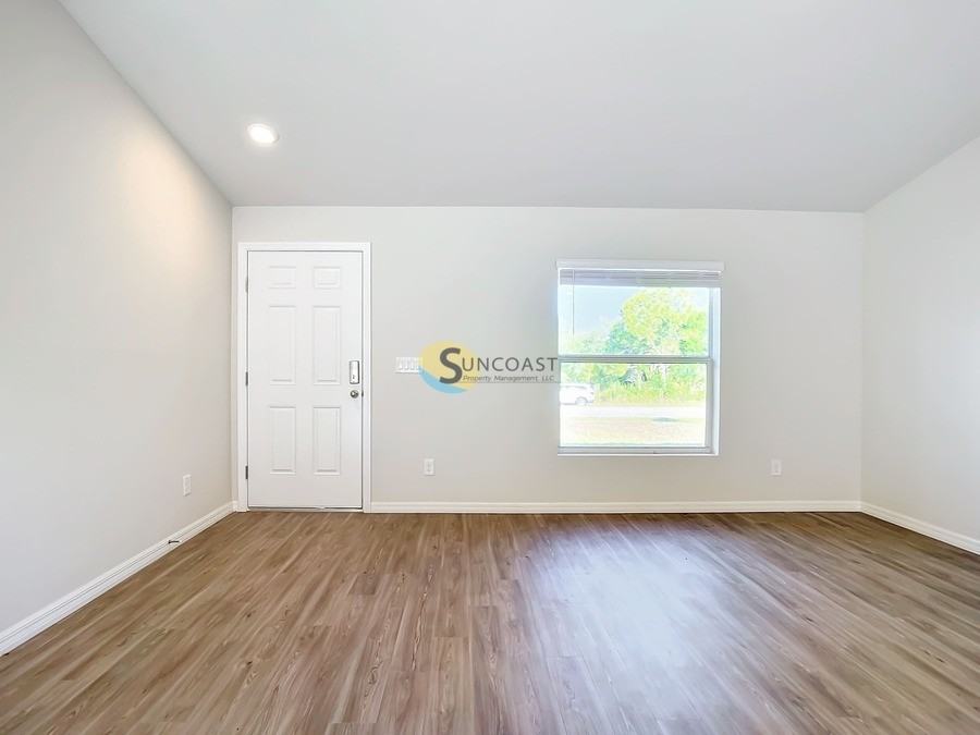 216 Oak Cir - Photo 2 of 33