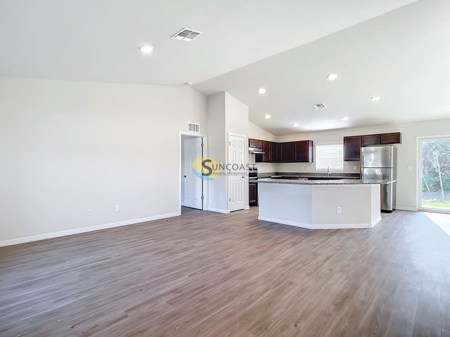 216 Oak Cir - Photo 4 of 33