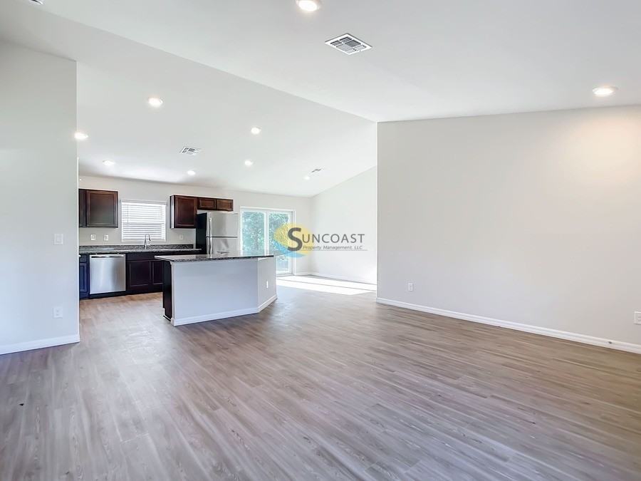 216 Oak Cir - Photo 5 of 33