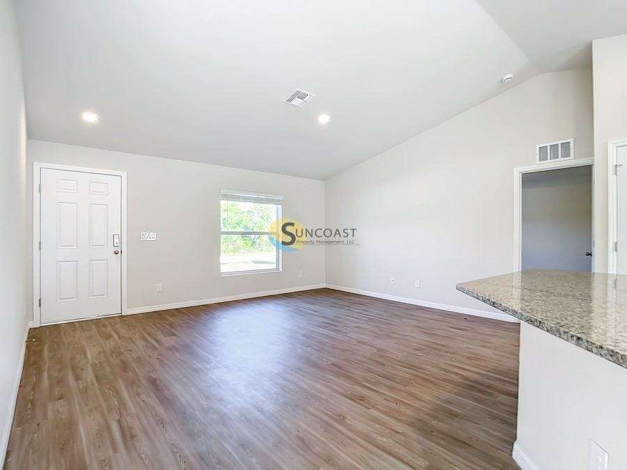 216 Oak Cir - Photo 6 of 33