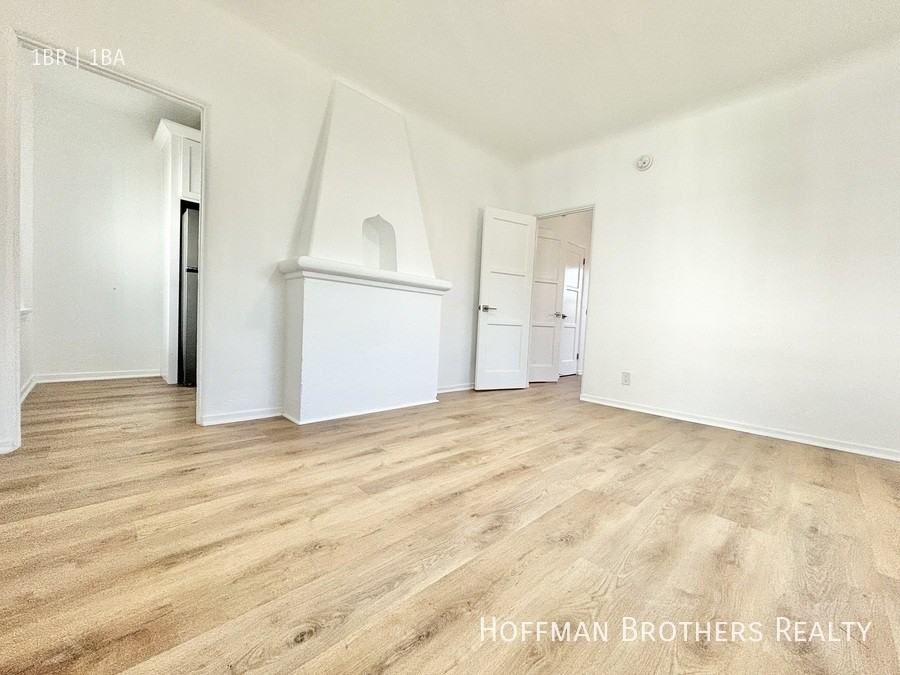 1808 W 36th St - Photo 2 of 8