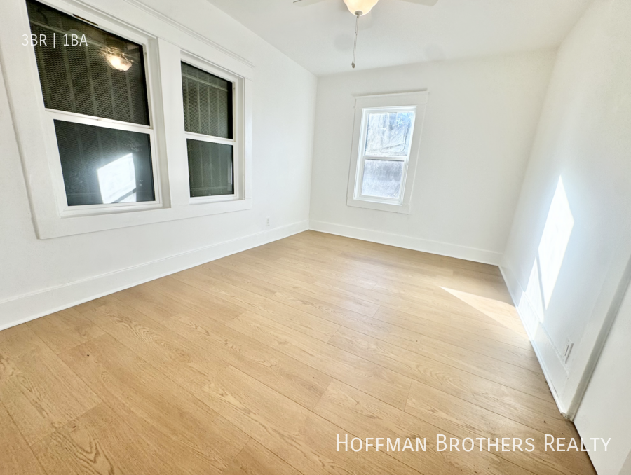 5319 S Hoover St #1-2 - Photo 3 of 8