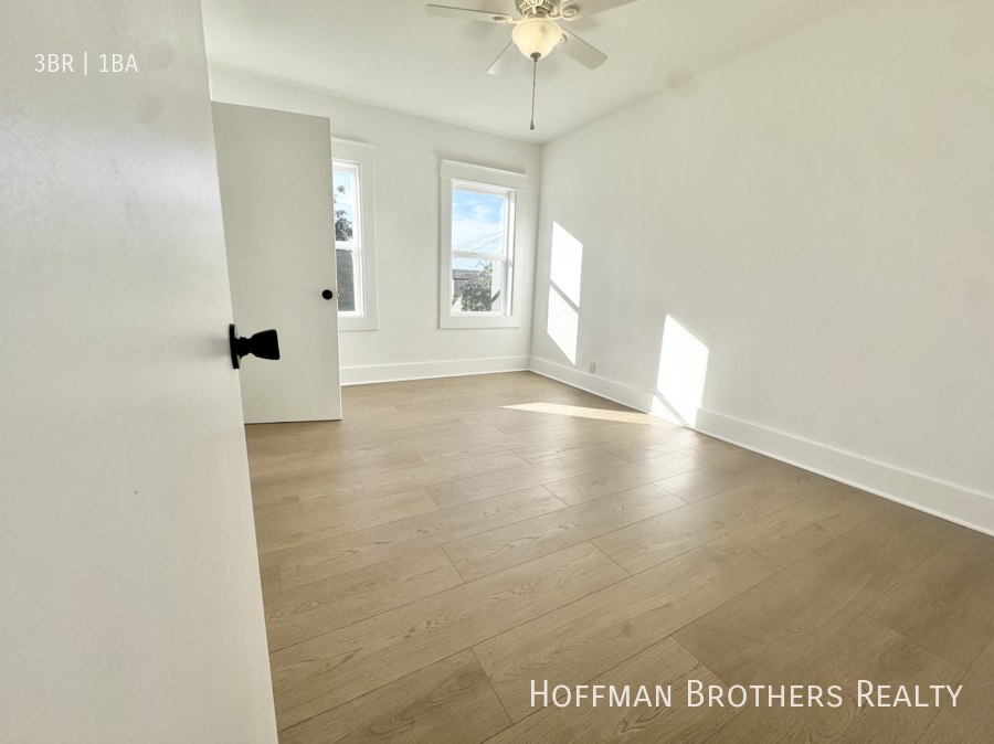 5319 S Hoover St #1-2 - Photo 4 of 8