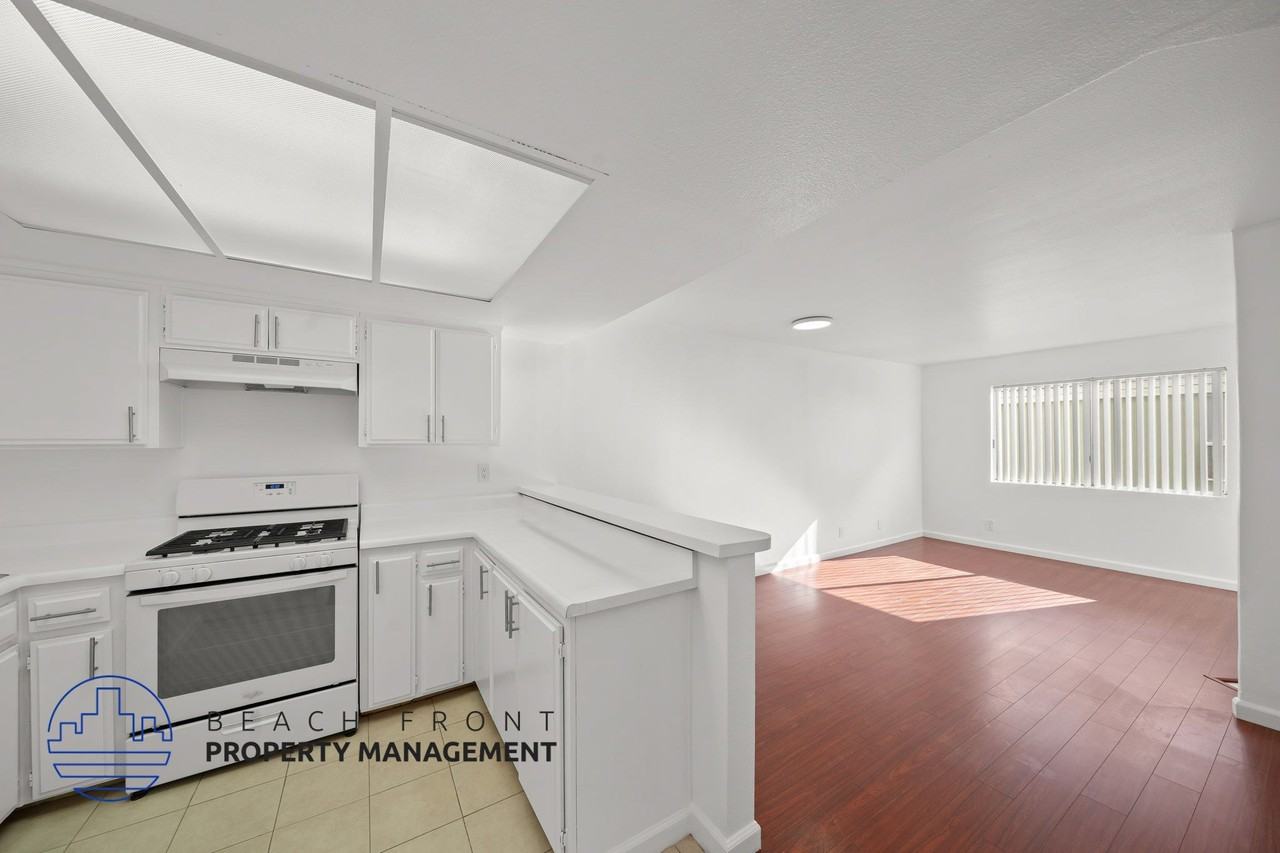 937 10th St. - Photo 3 of 15