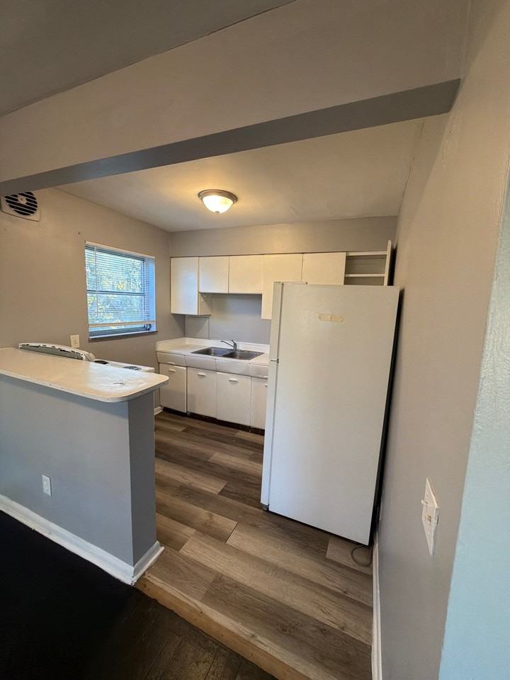 7707 NEWBEDFORD AVE - Photo 6 of 12