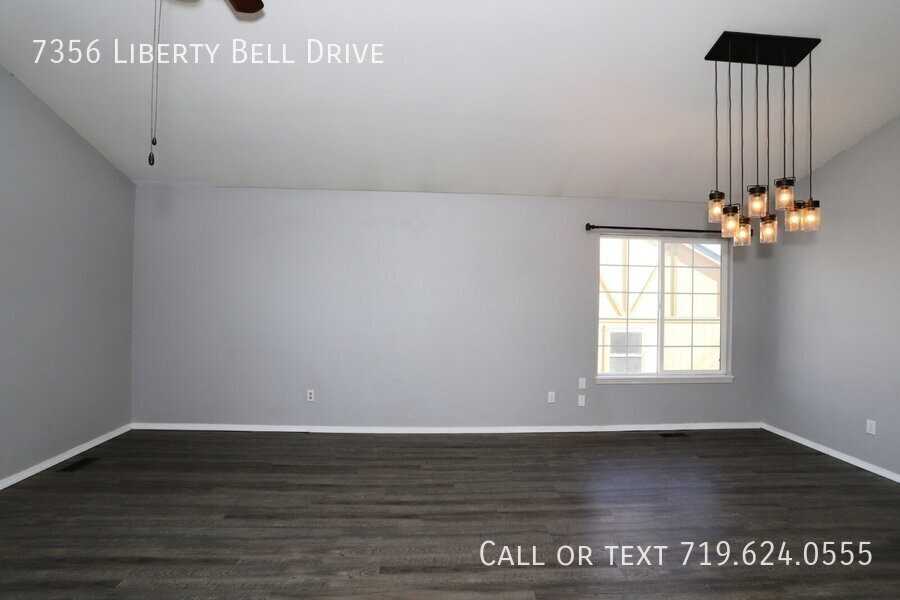 7356 Liberty Bell Dr - Photo 3 of 29