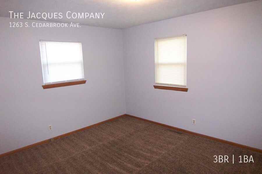 1263 S Cedarbrook Ave - Photo 4 of 10