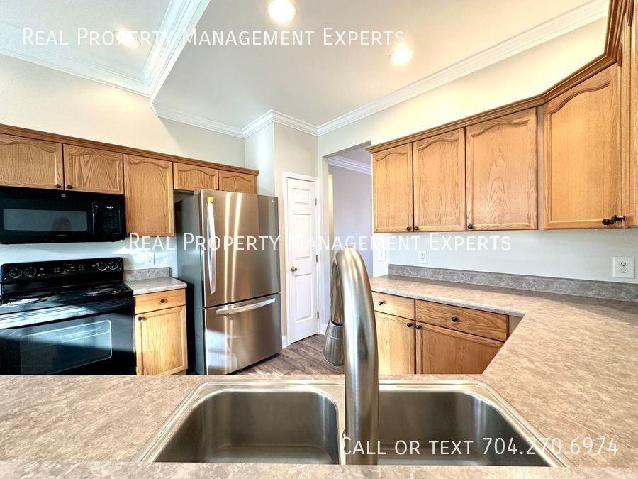 8900 Hadco Ln - Photo 2 of 22