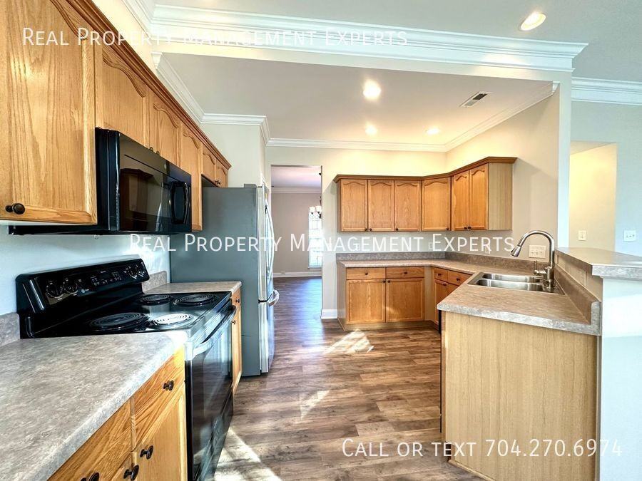 8900 Hadco Ln - Photo 3 of 22