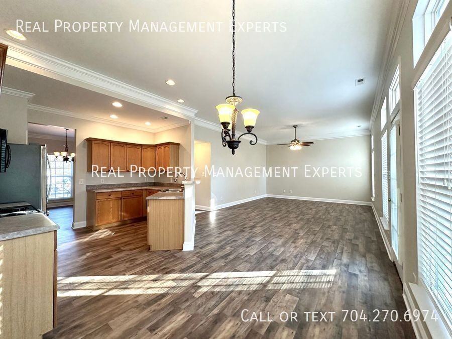 8900 Hadco Ln - Photo 6 of 22