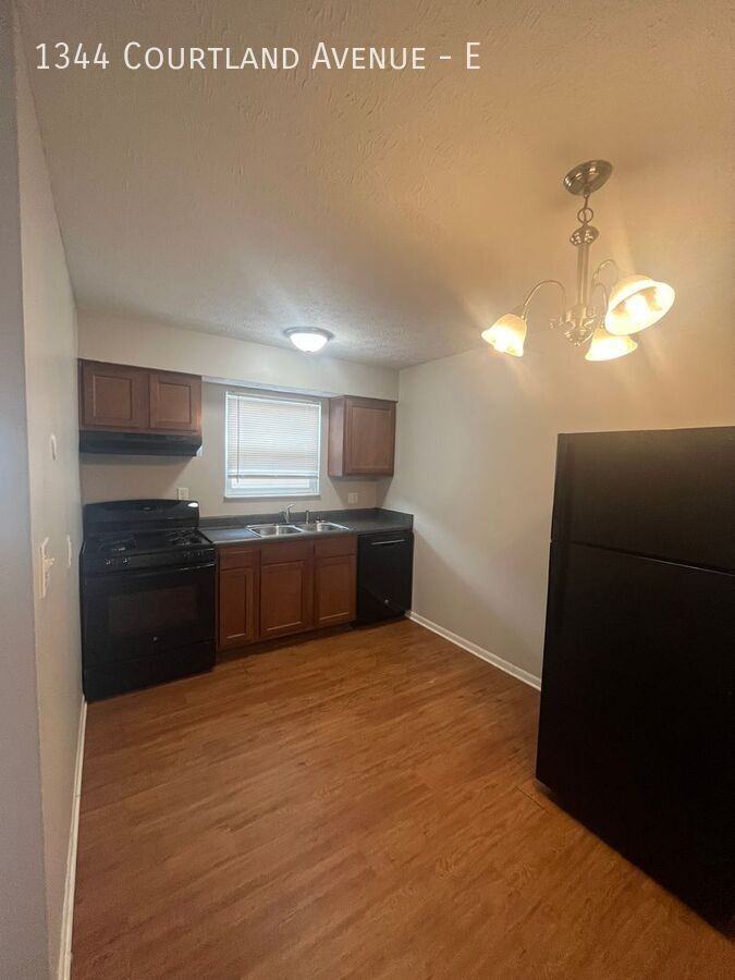 1344 Courtland Ave #E - Photo 6 of 14