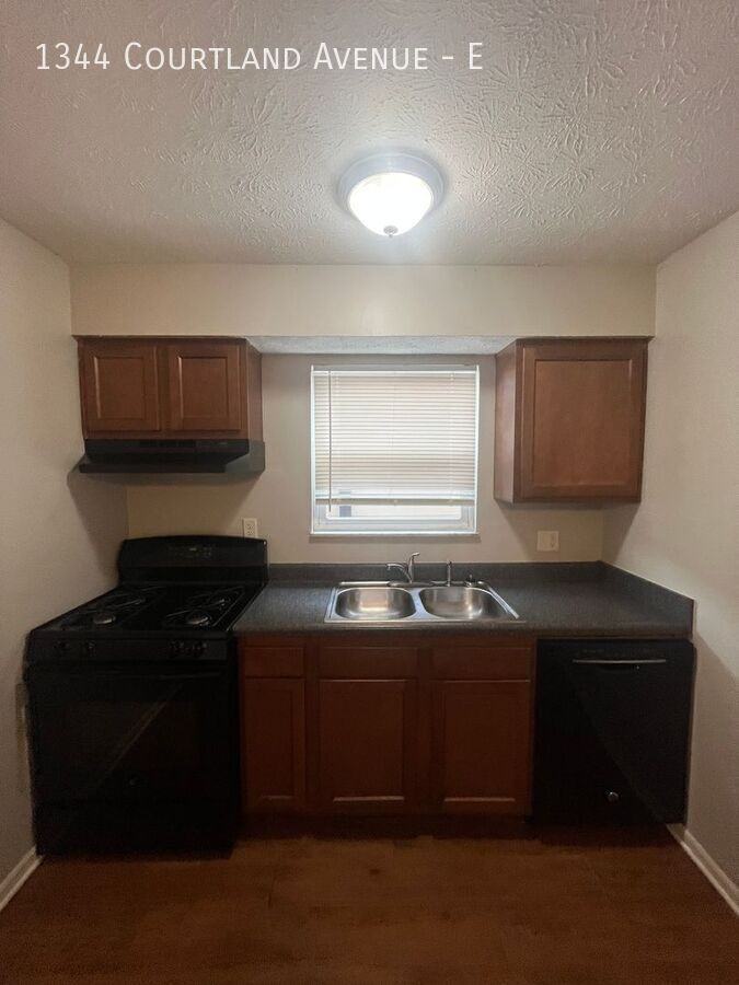 1344 Courtland Ave #E - Photo 7 of 14