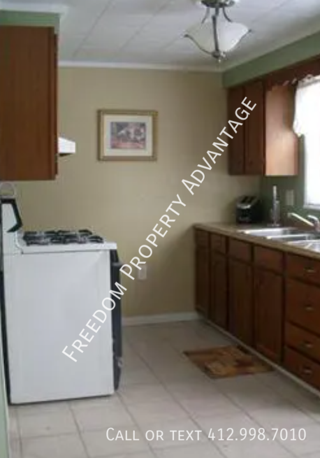 115 Graham Ave - Photo 3 of 10