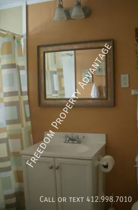 115 Graham Ave - Photo 4 of 10