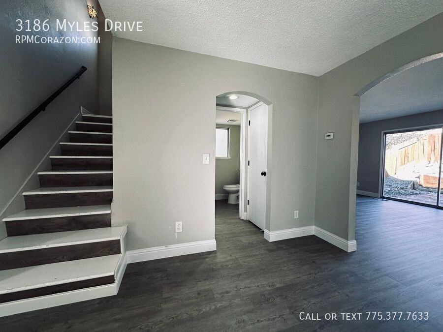 3186 Myles Dr - Photo 4 of 22