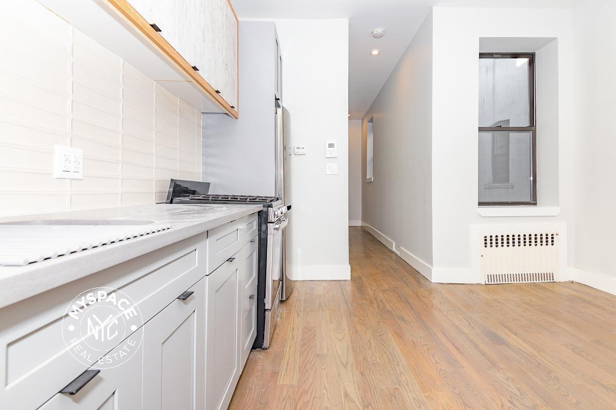 409 Chauncey St #2R - Photo 3 of 12