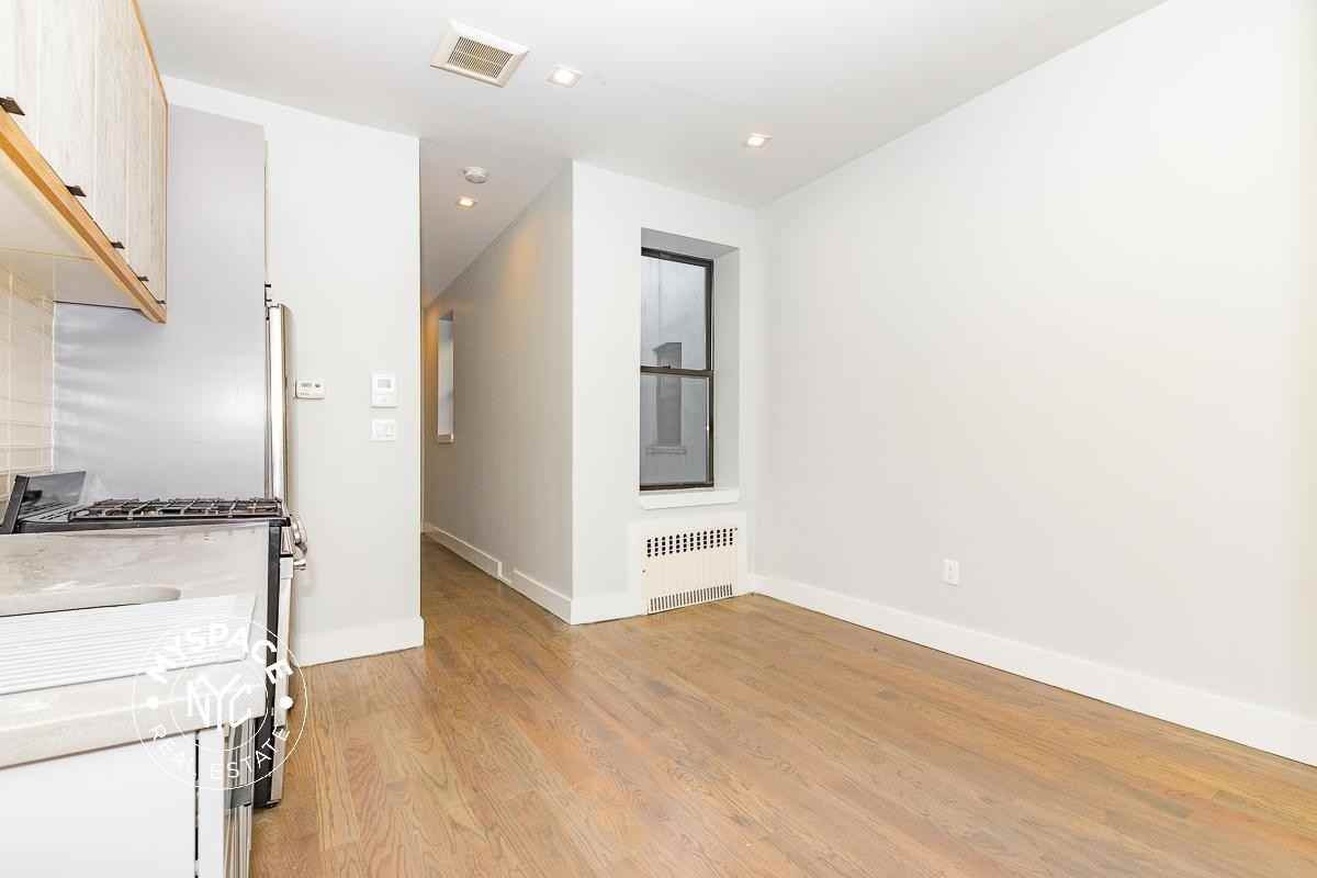 409 Chauncey St #2R - Photo 4 of 12