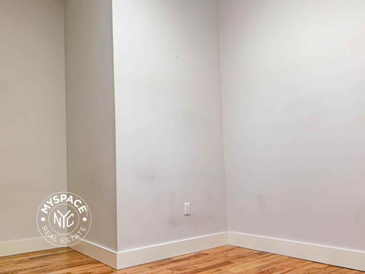 285 Irving Ave #3R - Photo 4 of 10