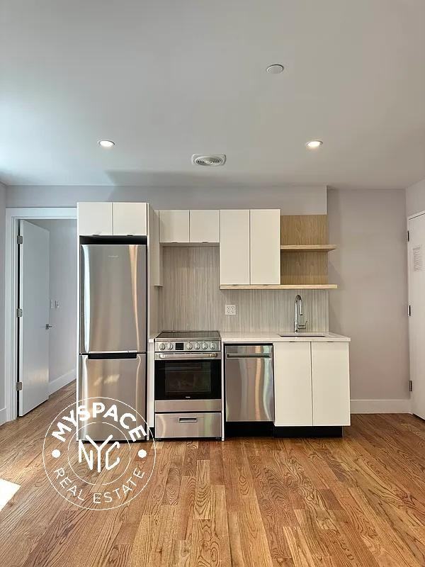 996 Carroll St #2F - Photo 3 of 6