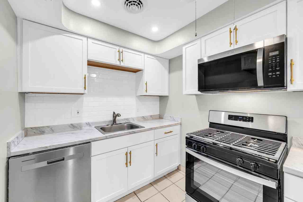 1386 Eastwood Ave - Photo 3 of 30